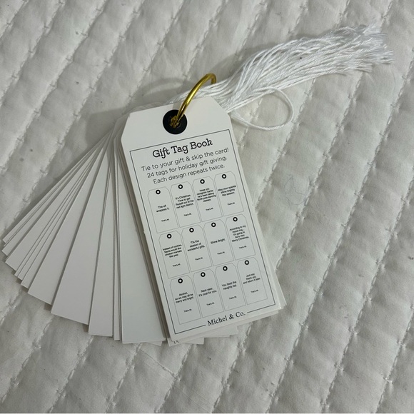 White Christmas Gift Tags Book New - Picture 2 of 4